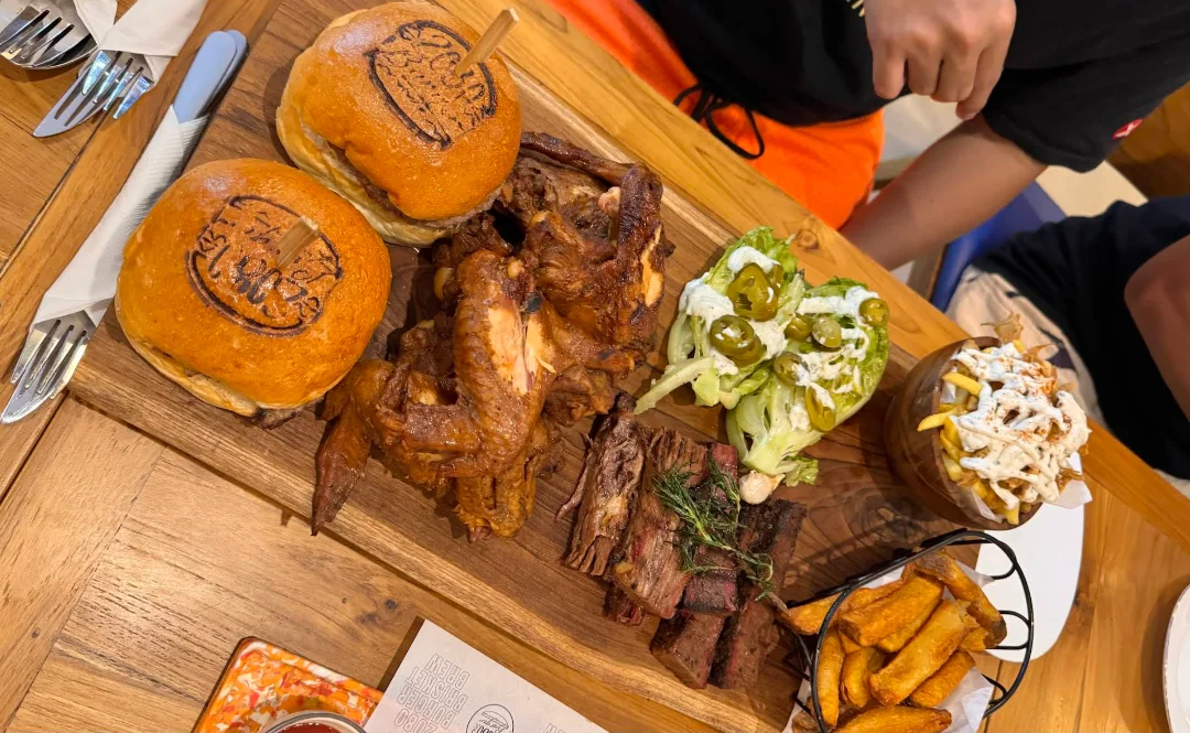 2080 Burger Sanur - Food