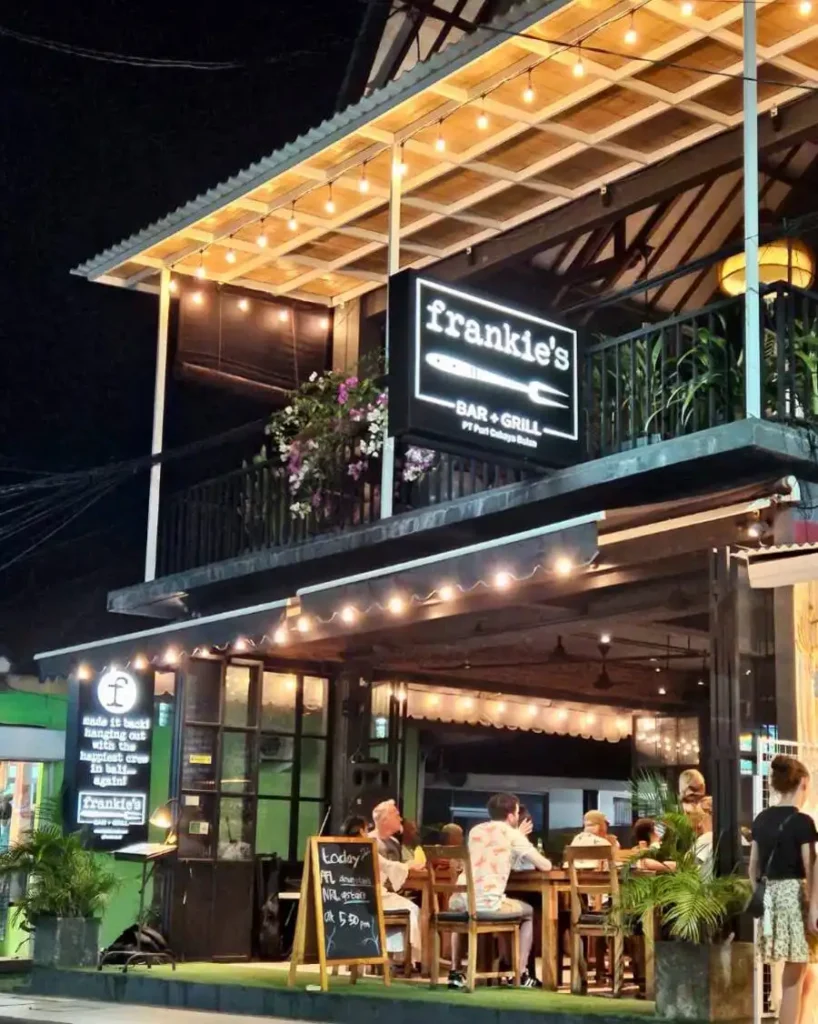 Frankie's Bar & Grill